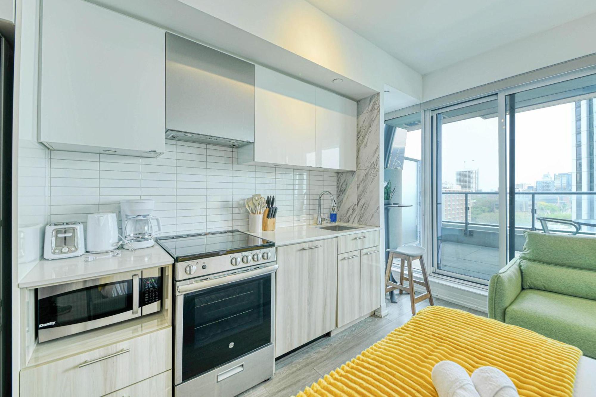 Rivetstays - The Jarvis * Toronto