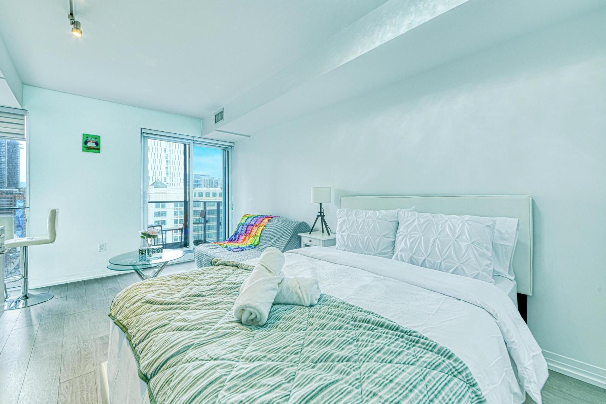 Rivetstays - The Jarvis Apartment Toronto