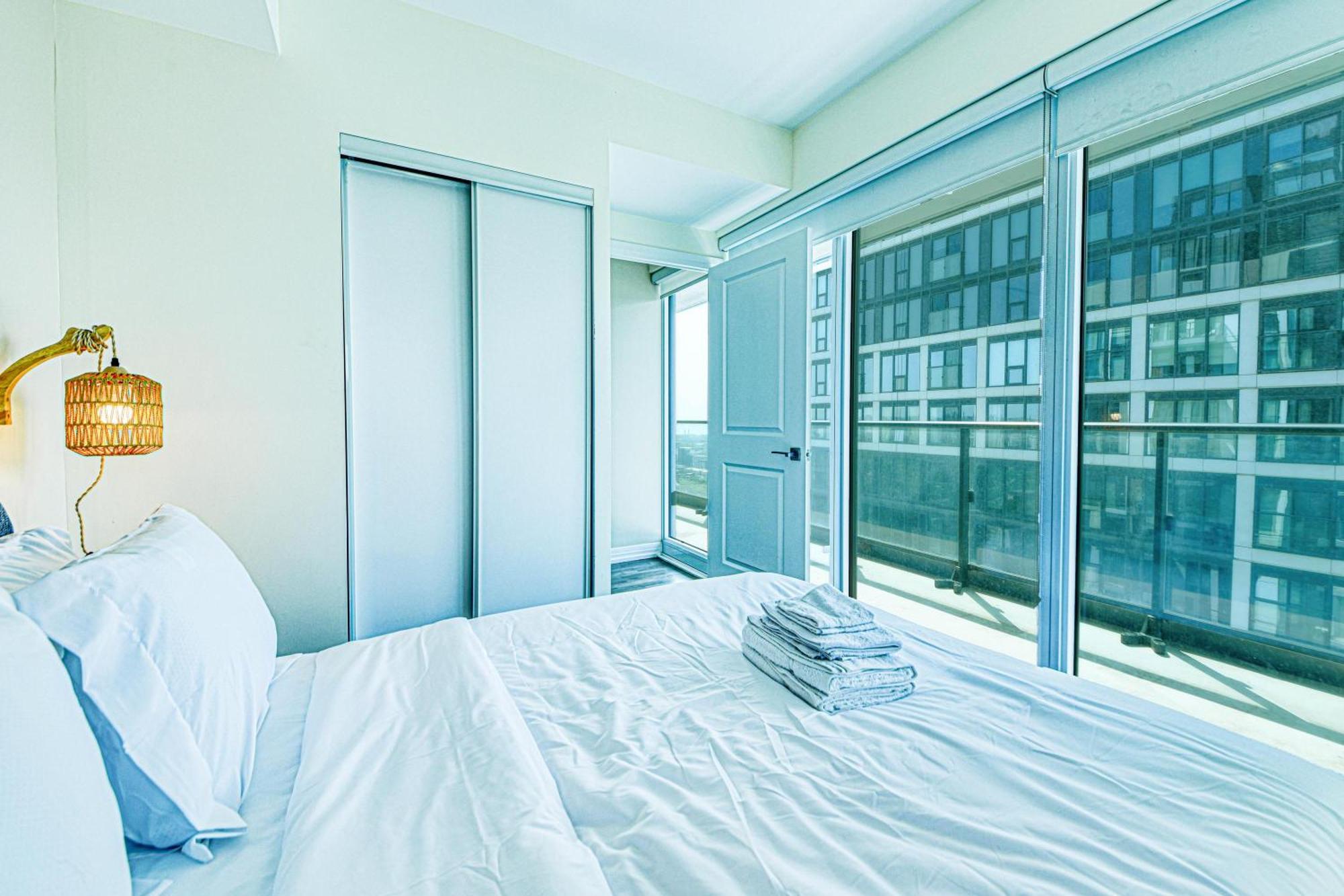 Rivetstays - The Jarvis Apartment Toronto