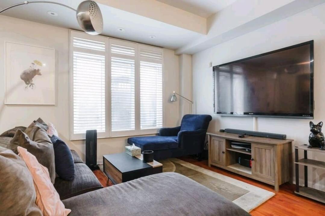 Stylish 2br Townhouse With Patio Apartment *