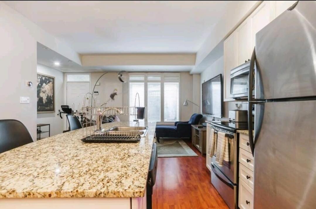 Stylish 2br Townhouse With Patio Apartment Toronto