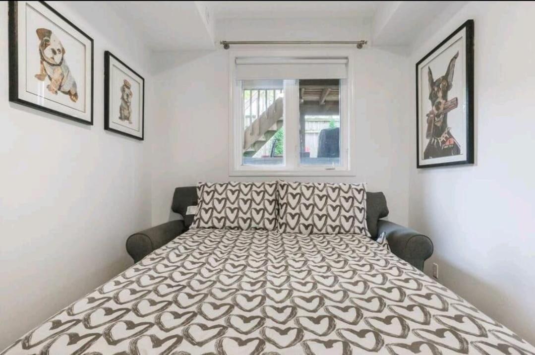 Stylish 2br Townhouse With Patio *