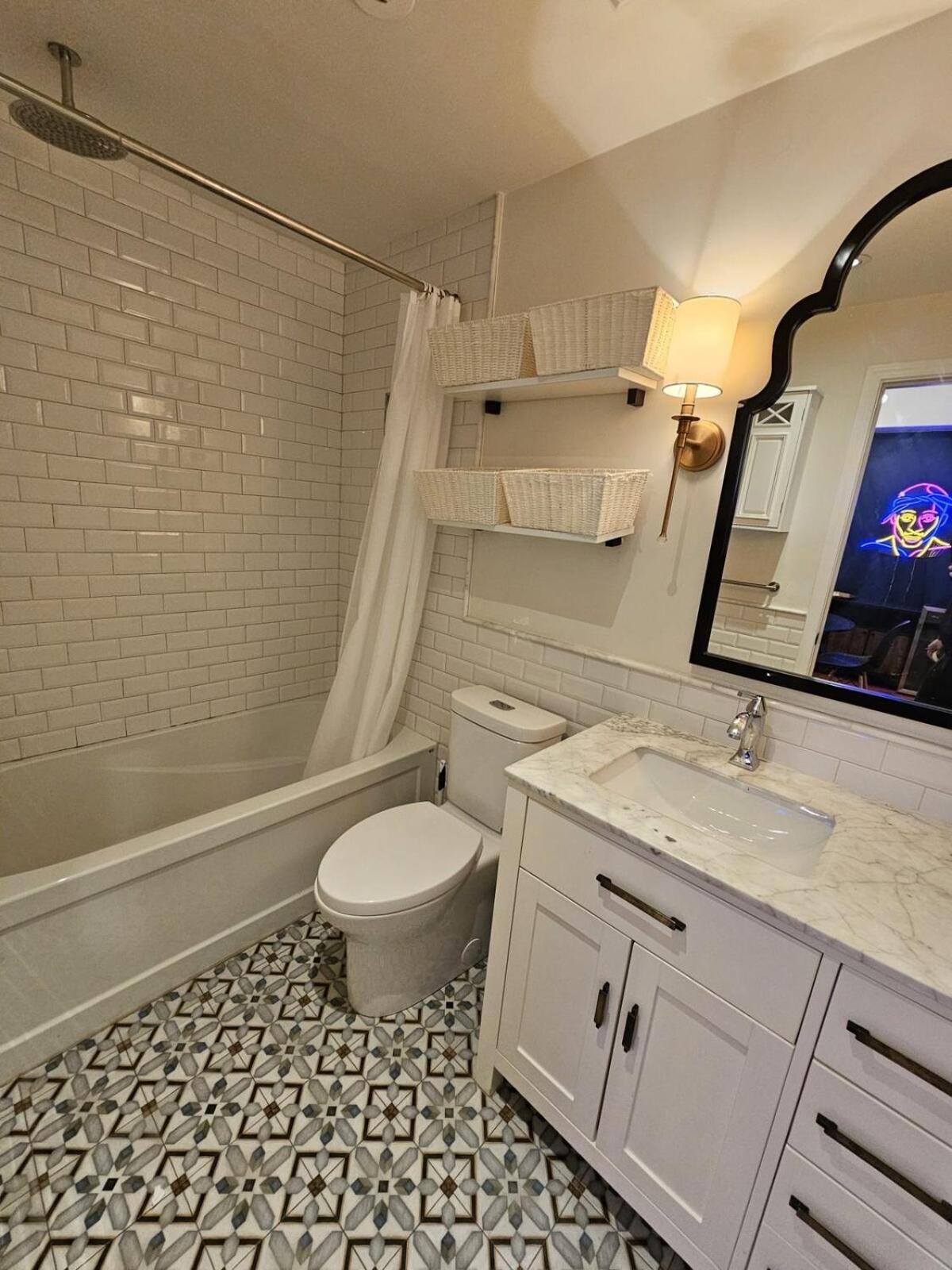 Apartment Stylish 2br Townhouse With Patio Toronto