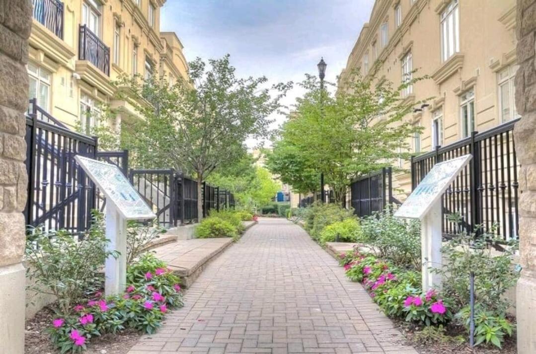 Stylish 2br Townhouse With Patio