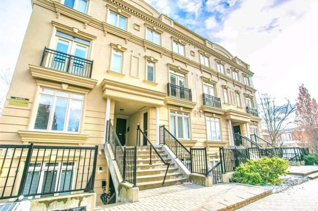 Apartment Stylish 2br Townhouse With Patio *