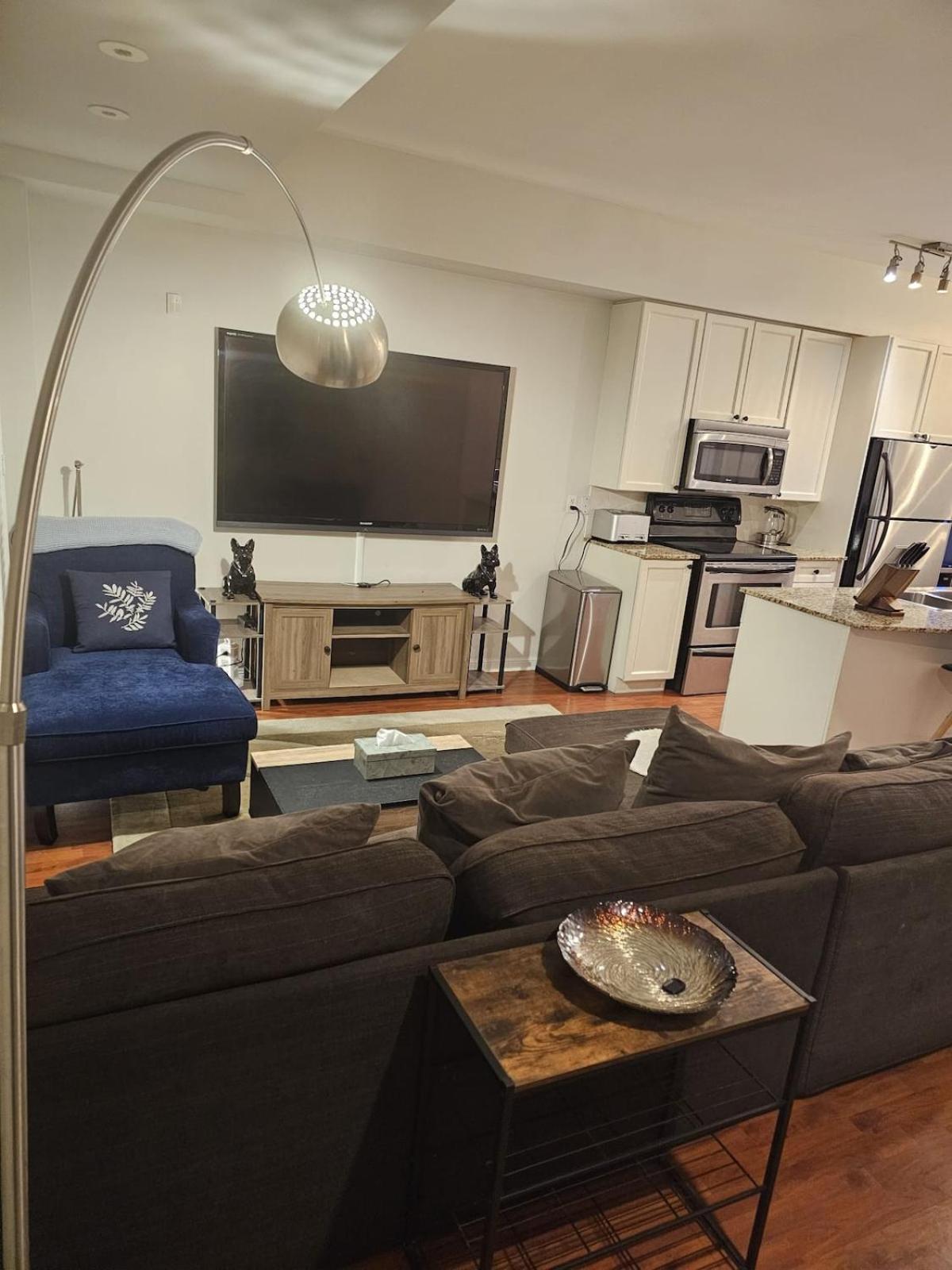 Stylish 2br Townhouse With Patio Apartment Toronto