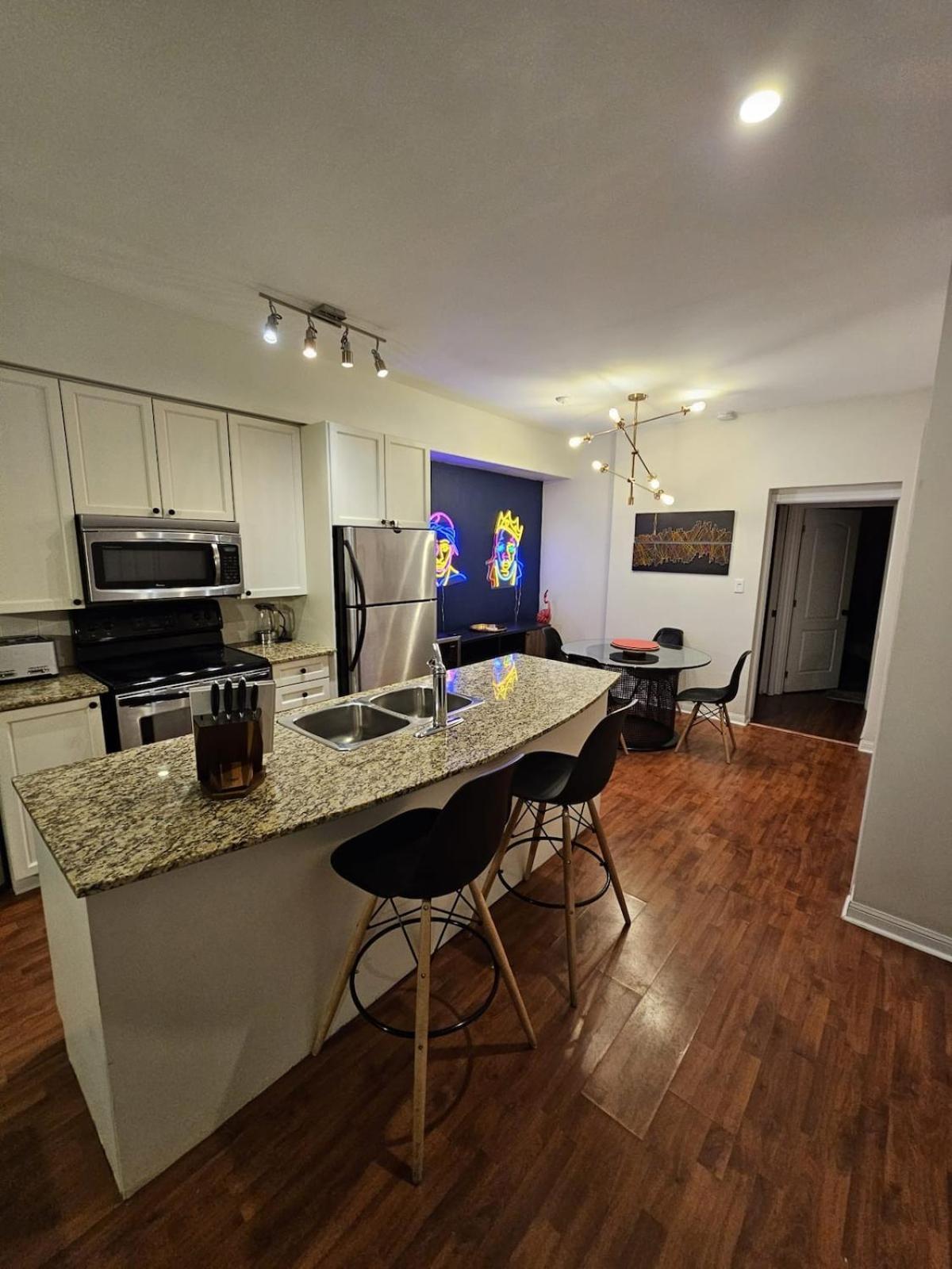 Apartment Stylish 2br Townhouse With Patio Toronto