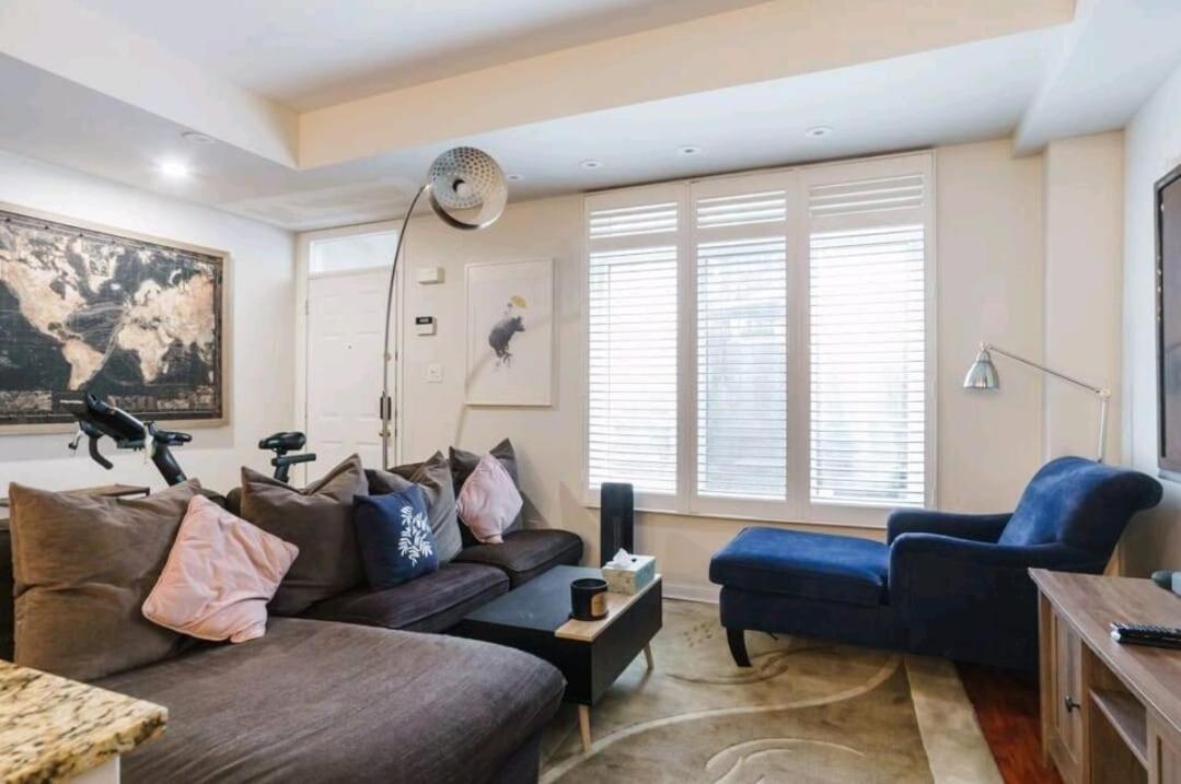 Stylish 2br Townhouse With Patio