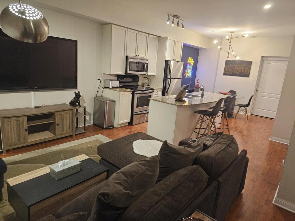 Stylish 2br Townhouse With Patio Apartment *