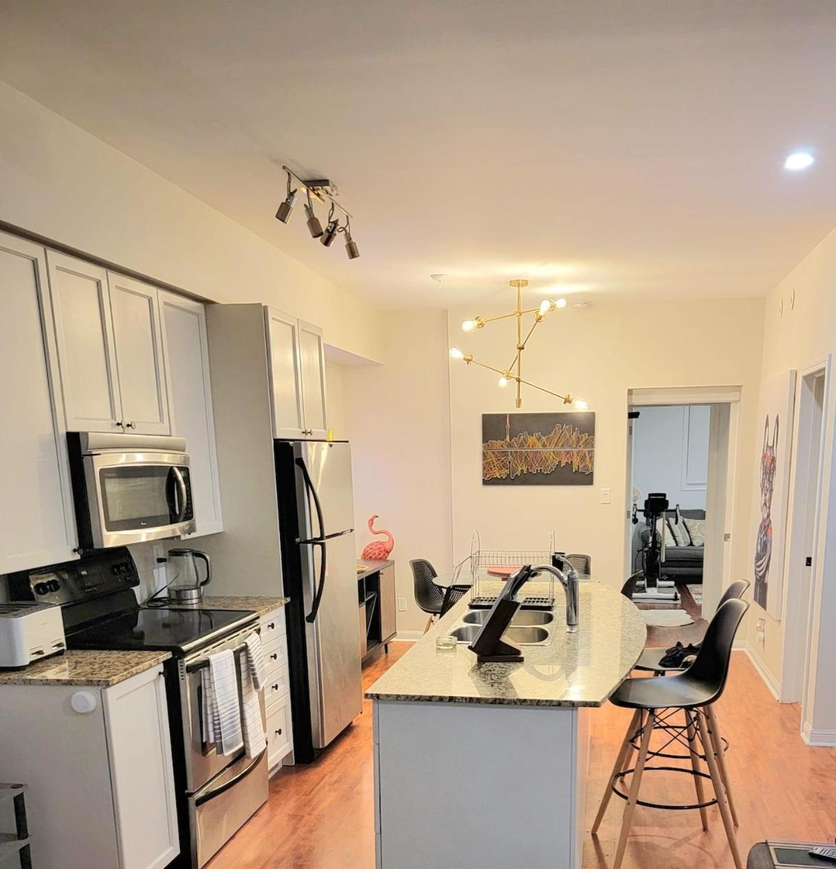 Apartment Stylish 2br Townhouse With Patio Toronto