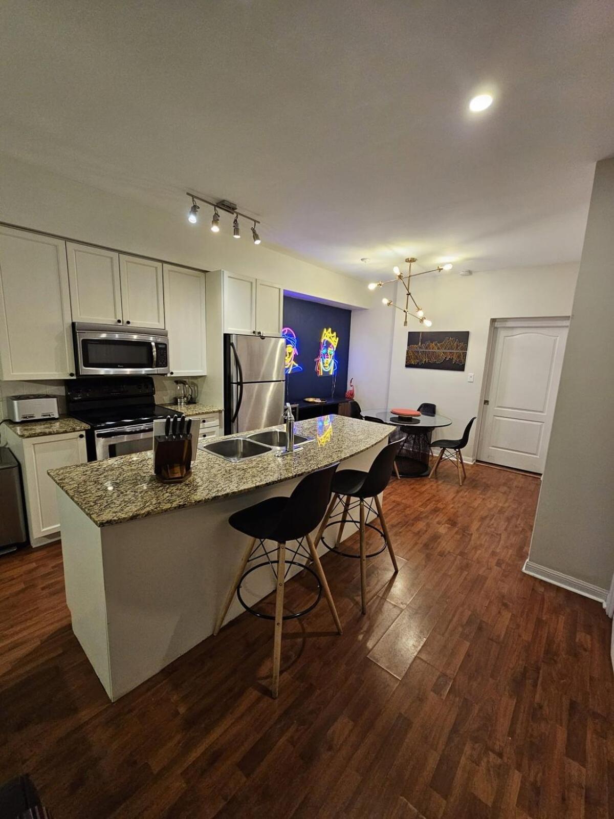 Stylish 2br Townhouse With Patio Toronto