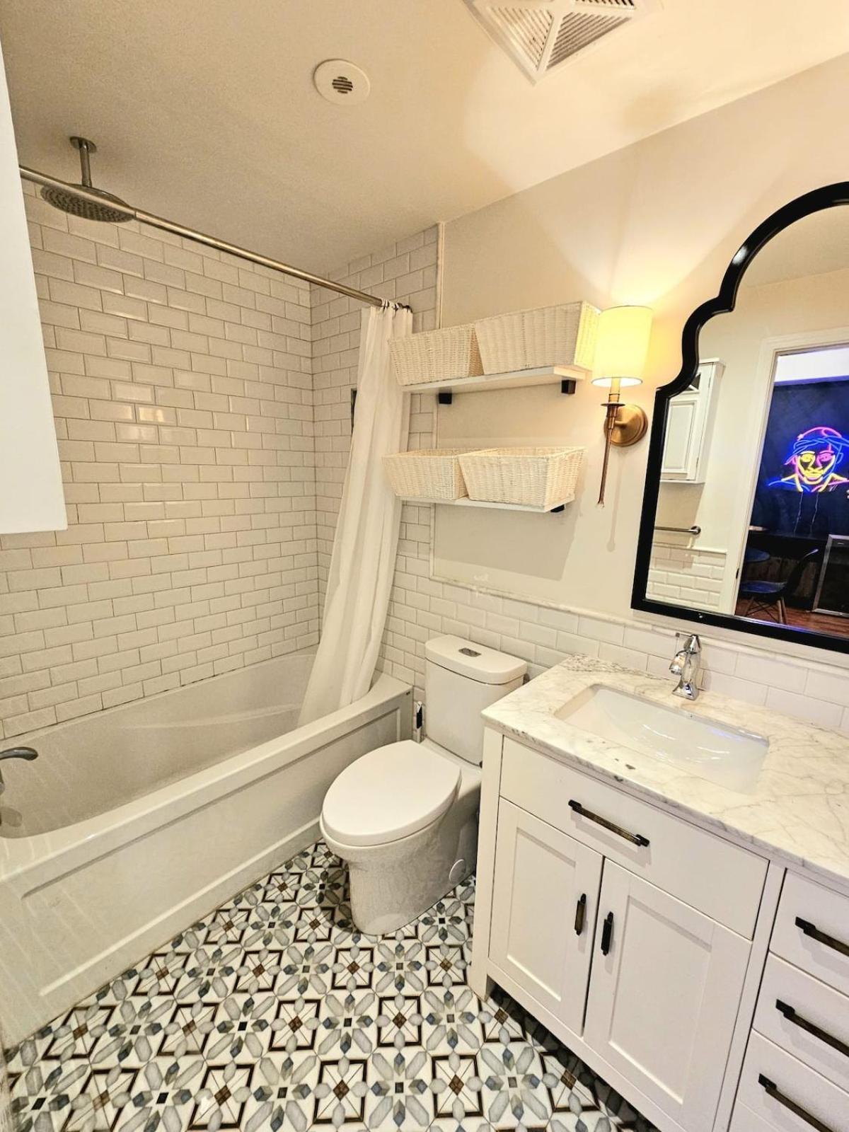Apartment Stylish 2br Townhouse With Patio *