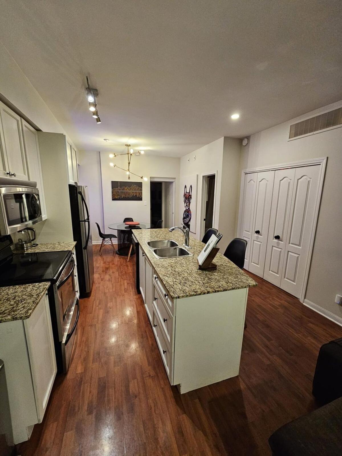 Stylish 2br Townhouse With Patio
