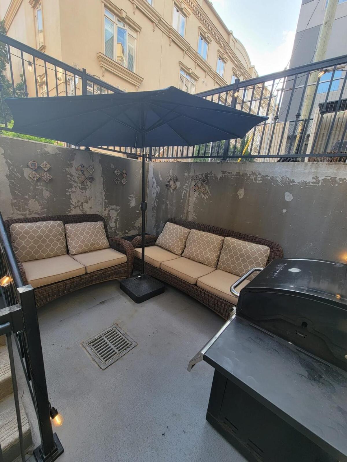 Stylish 2br Townhouse With Patio * Toronto
