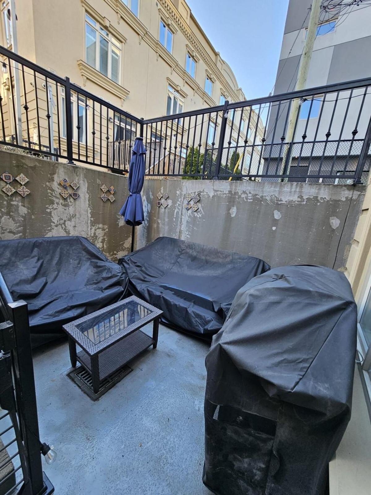 Stylish 2br Townhouse With Patio * Toronto