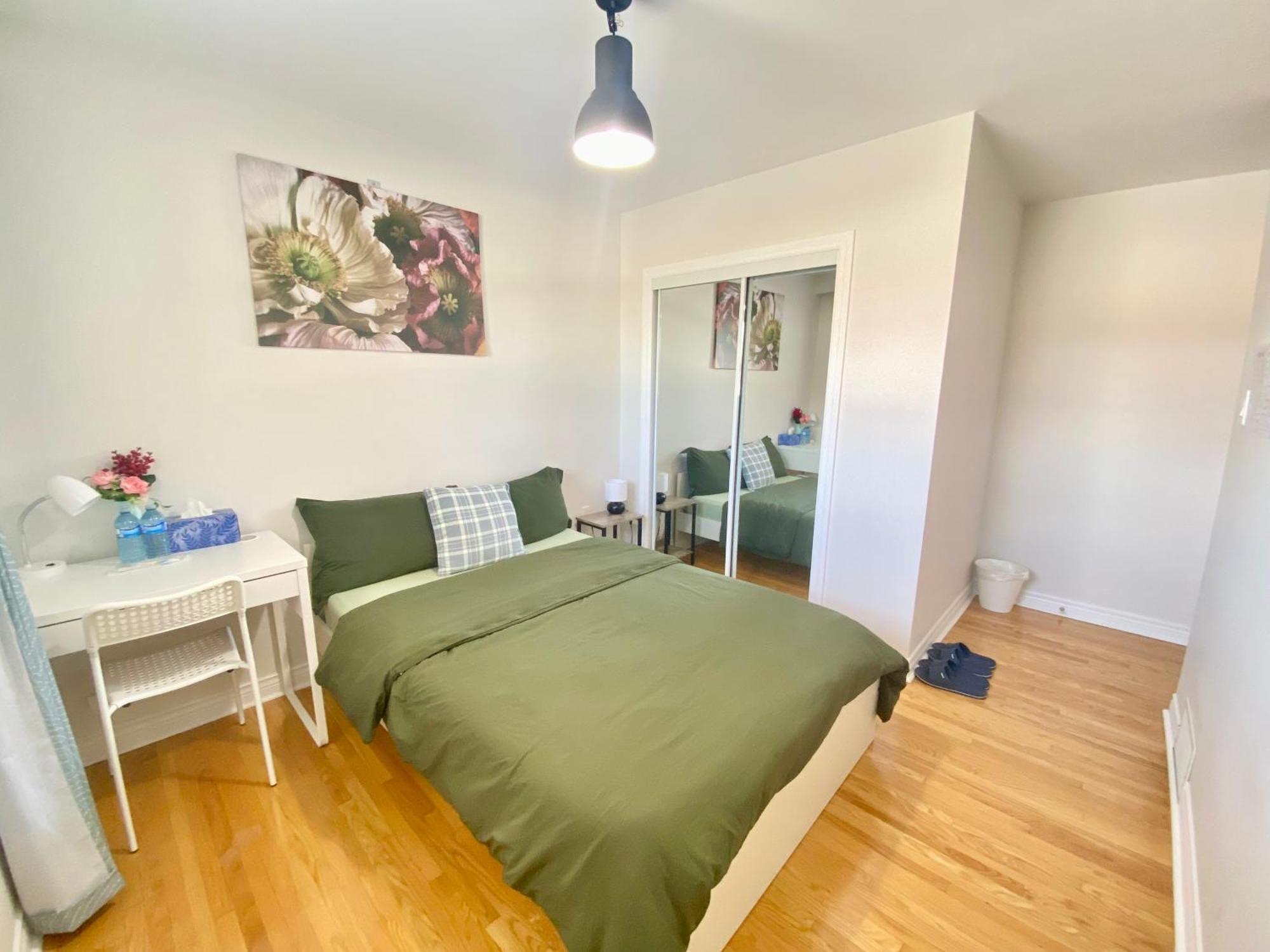 Sunny House - Main Floor, Free Parking, In Toronto