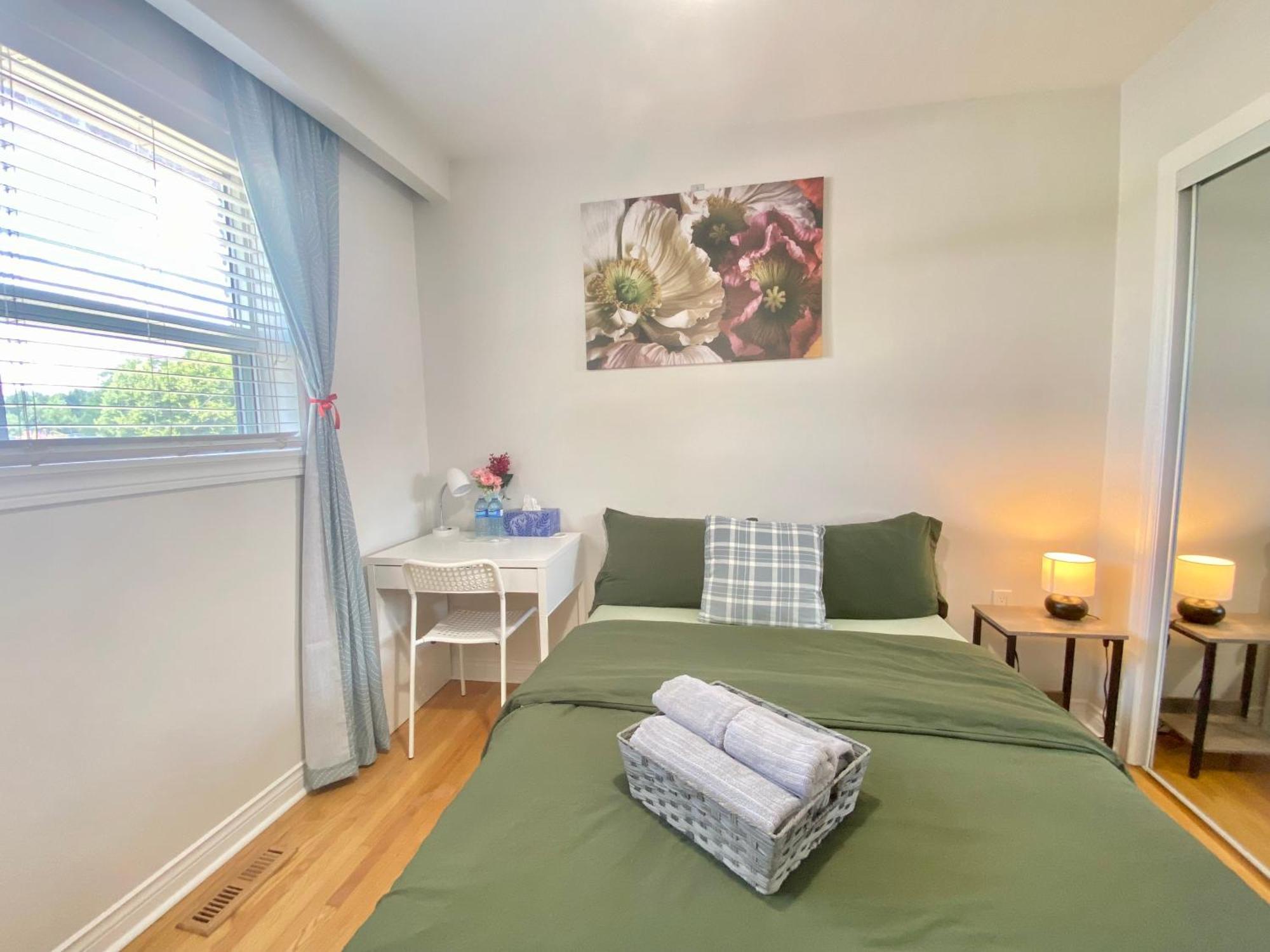 Sunny House - Main Floor, Free Parking, In *