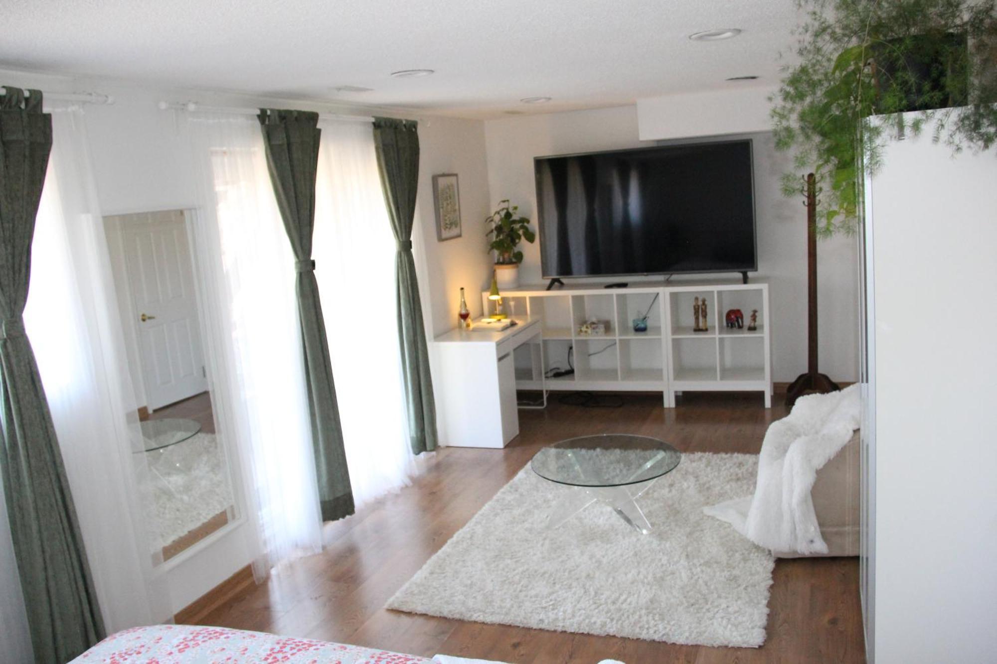 Serene Don River Nature Retreat- 2br Apartment, Private Patio, Free Breakfast & Parking Apartment Toronto