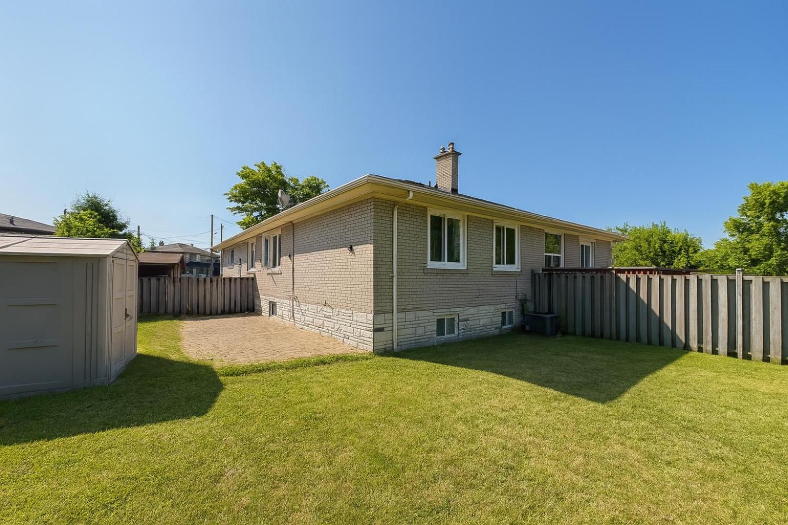Ferienhaus Newly Renovated Modern 3Br North York Bungalow Close To Rogers Stadium, Ttc Subway Access, Plus Wifi, Free Parking, Full Kitchen, Perfect For Family Travel, Group Trips Or Work Stays! Toronto