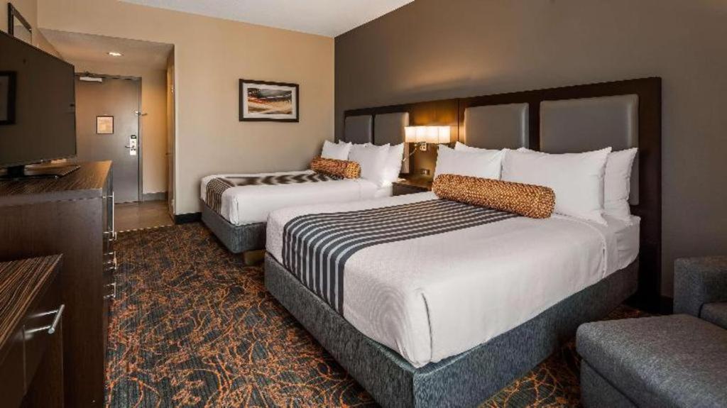 Western Executive Hotel 3*