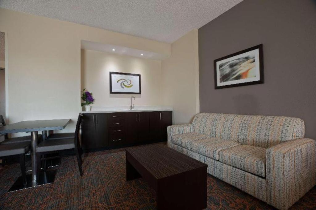 Western Executive Hotel