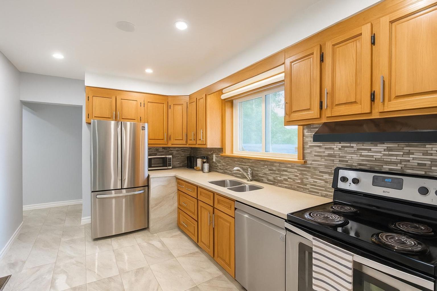 Ferienhaus Newly Renovated Modern 3Br North York Bungalow Close To Rogers Stadium, Ttc Subway Access, Plus Wifi, Free Parking, Full Kitchen, Perfect For Family Travel, Group Trips Or Work Stays! *