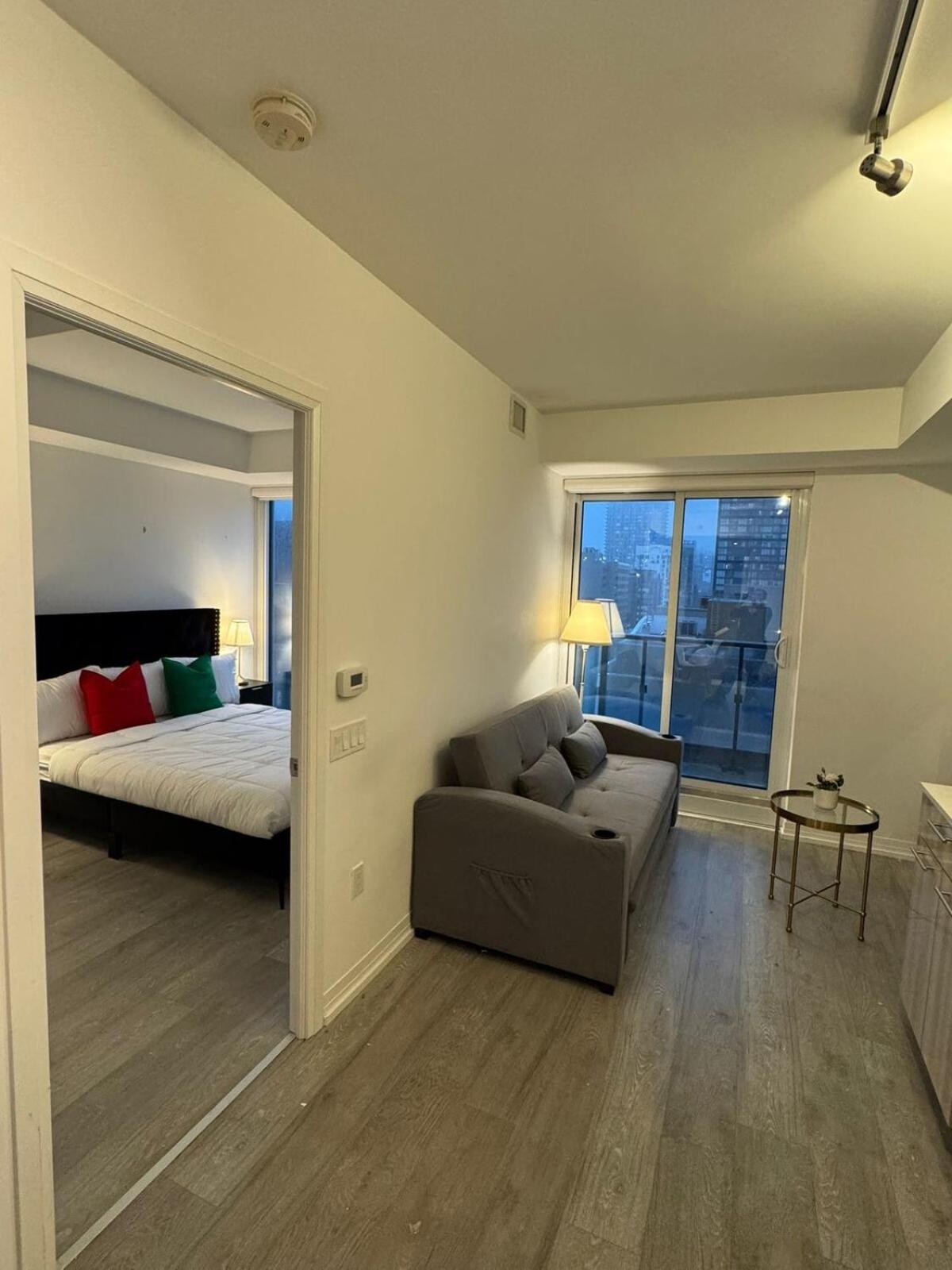 Royal Bnb 1 Bed 1 Den Pristine Downtown Toronto Retreat Toronto