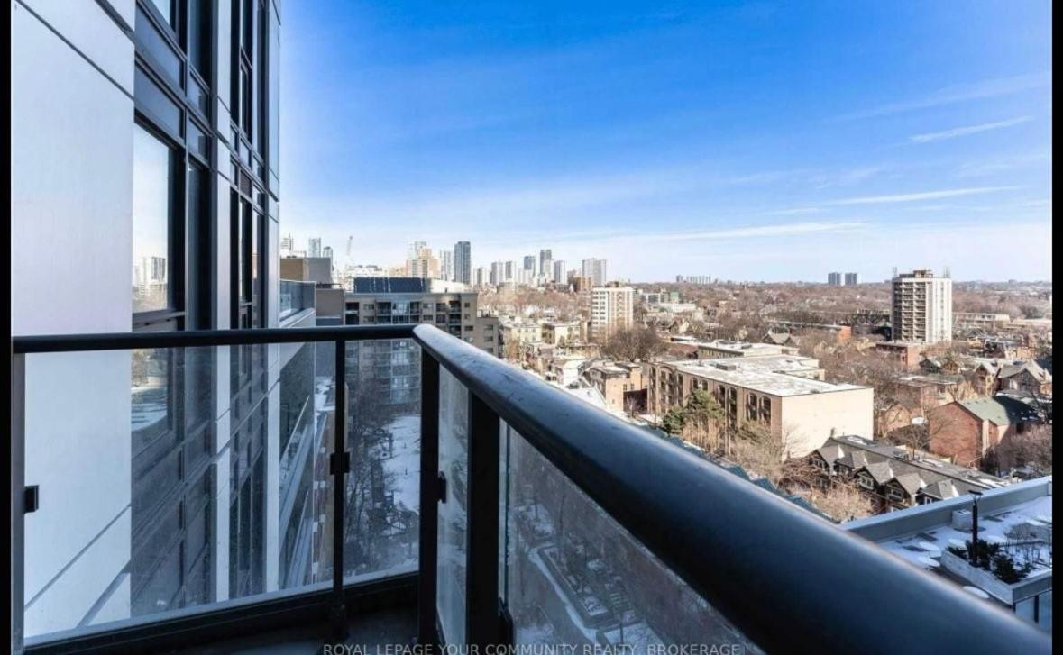 Royal Bnb 1 Bed 1 Den Pristine Downtown Toronto Retreat