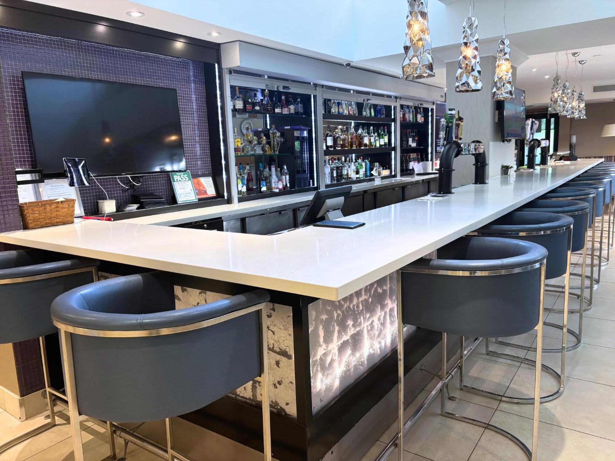 Hotel International Airport By Ihg Toronto