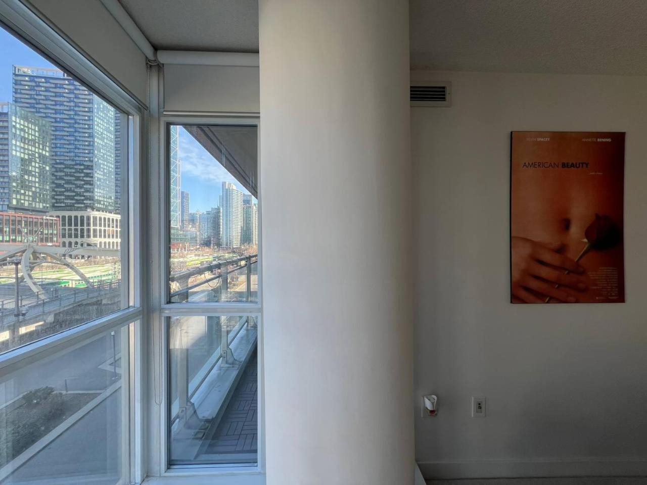 The Monarch Suites * Toronto