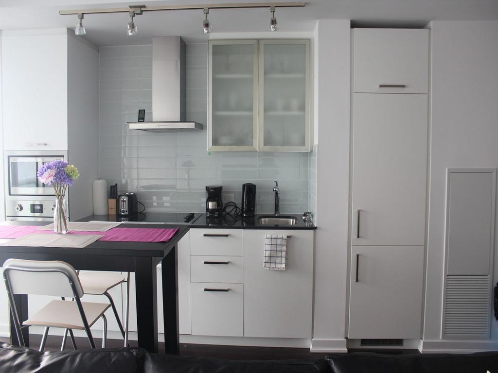 Eg Suites - York St Condos Cn Tower Apartment *