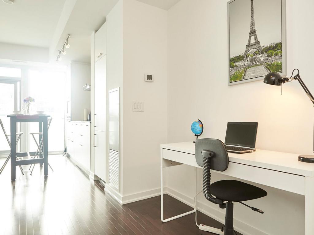 Eg Suites - York St Condos Cn Tower *
