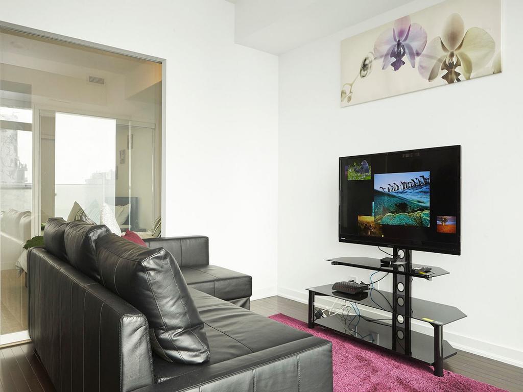 Eg Suites - York St Condos Cn Tower Apartment *