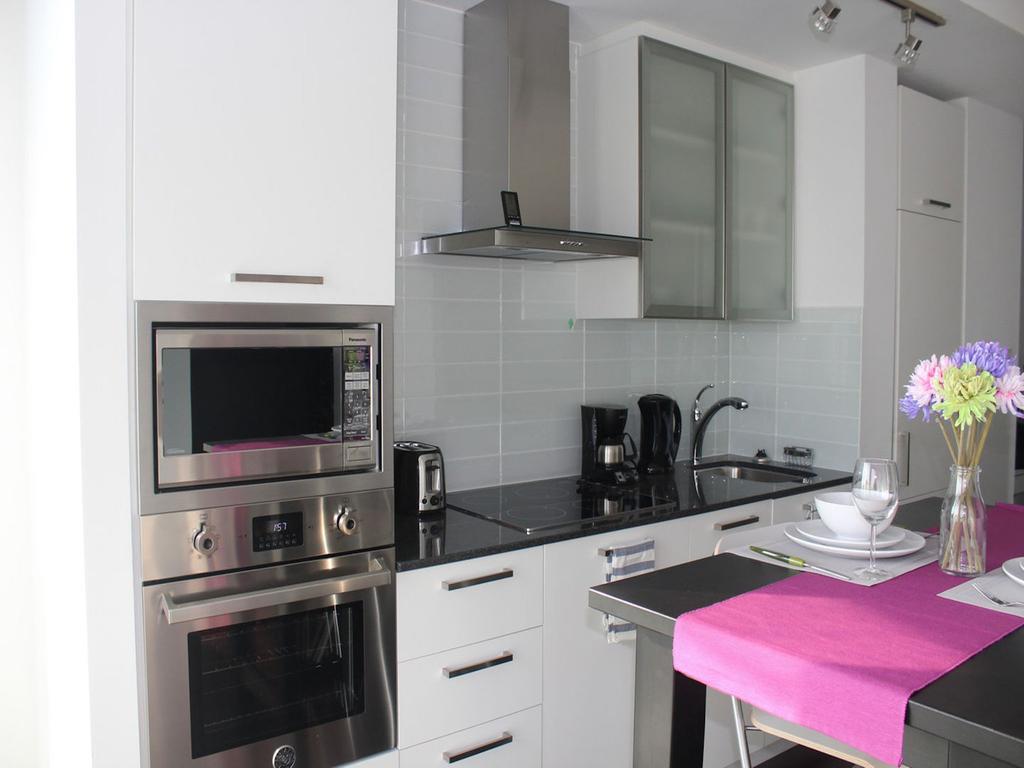 Eg Suites - York St Condos Cn Tower Toronto