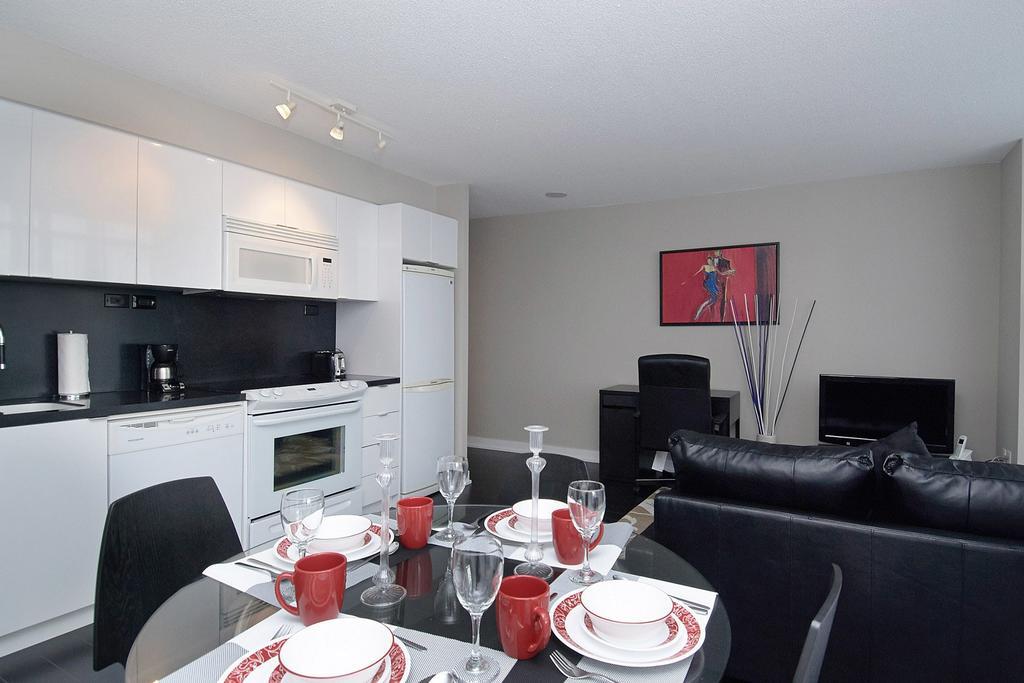 Whitehall Suites - Lakeview Suites Apartment Toronto