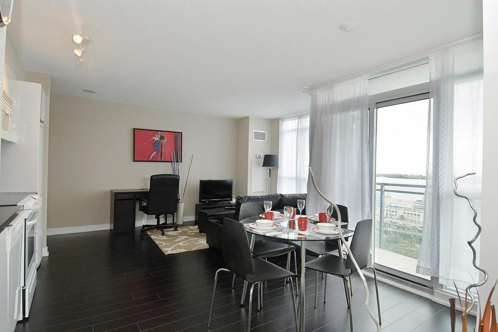 Whitehall Suites - Lakeview Suites Apartment