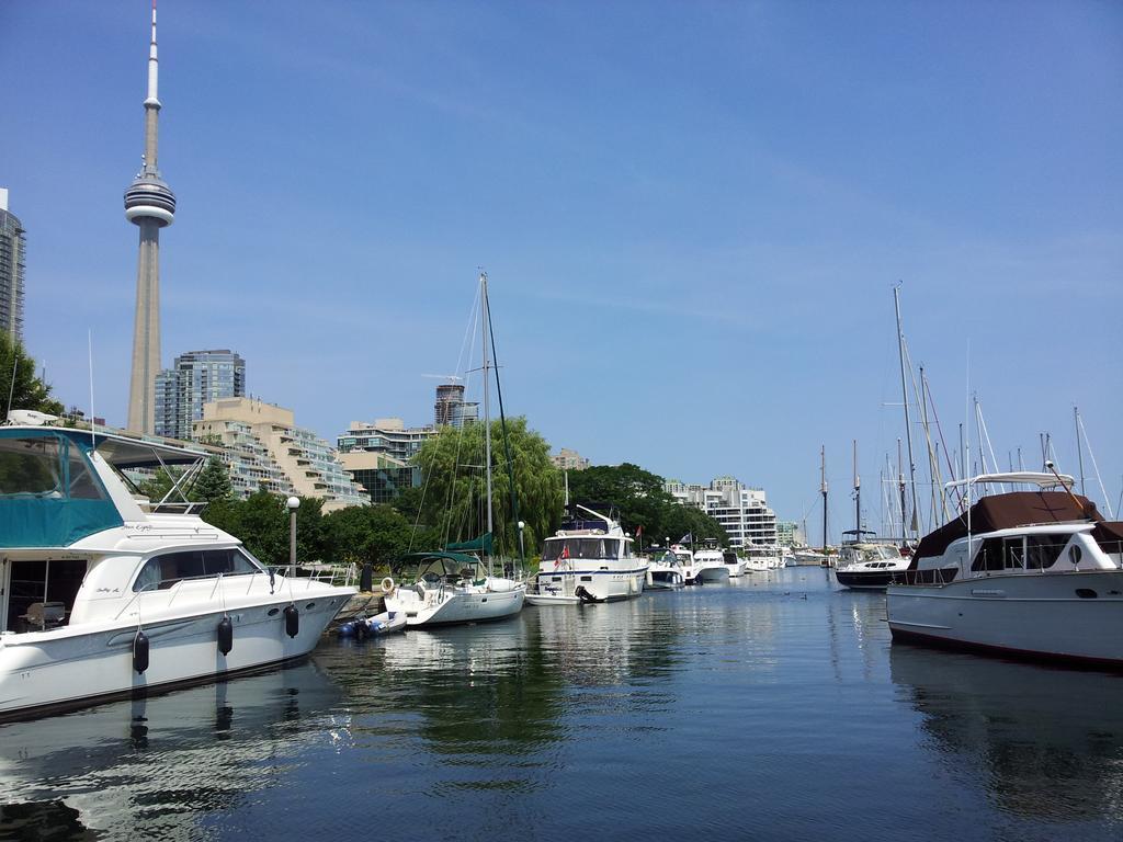 Bed & Breakfast Making Waves Boatel