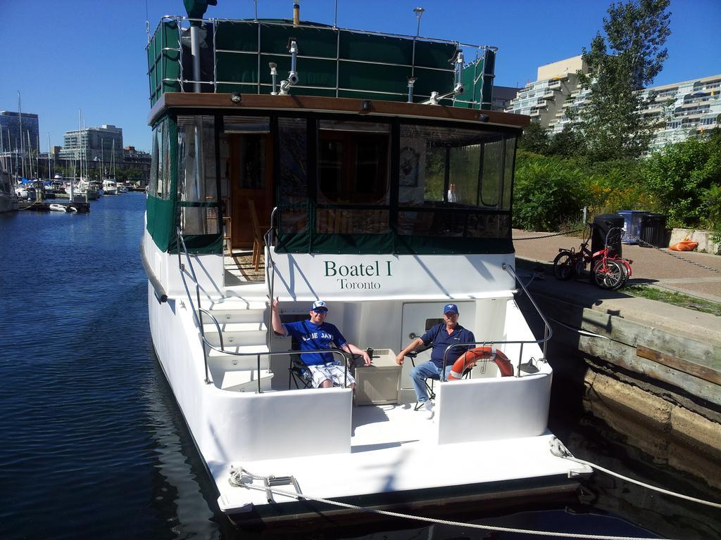 Making Waves Boatel Bed & Breakfast