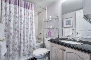 Napa Furnished At Cn Tower & Maple Leaf Square Apartment *