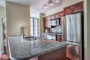 Apartment Napa Furnished At Cn Tower & Maple Leaf Square Toronto