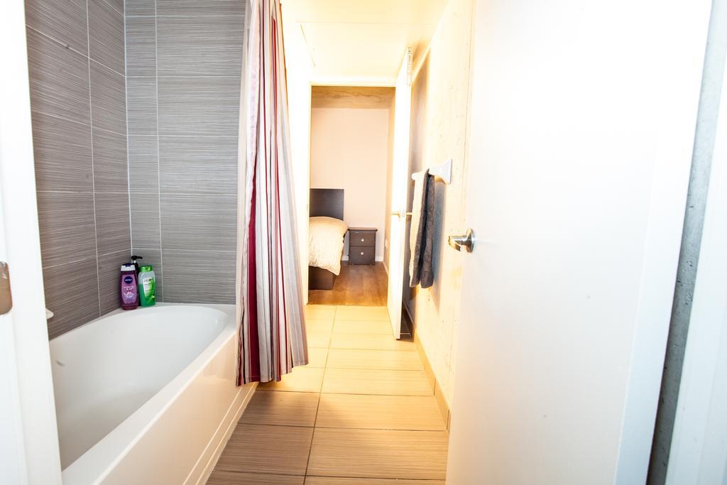 Pinnacle Suites - Queen West Lofts * Toronto