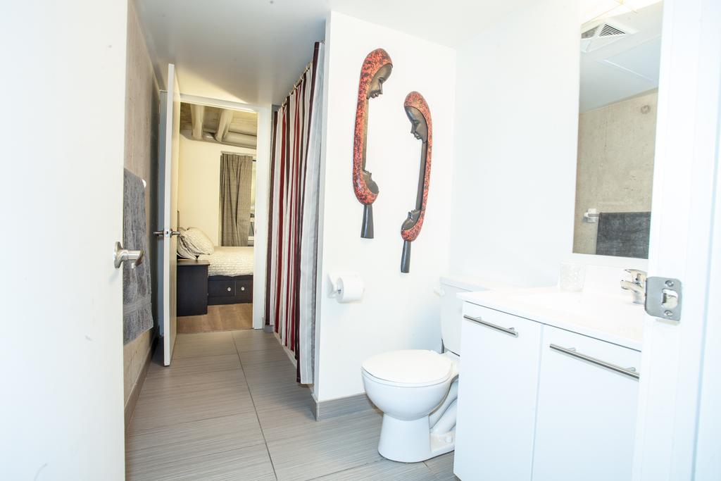 Pinnacle Suites - Queen West Lofts Apartment