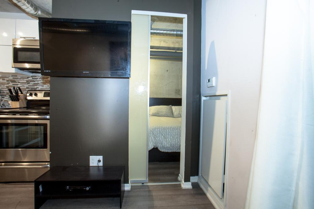 Apartment Pinnacle Suites - Queen West Lofts *