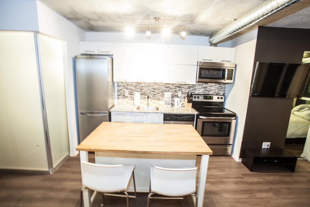 Pinnacle Suites - Queen West Lofts Apartment Toronto
