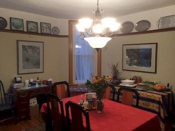 Elliott House Bed & Breakfast 3*