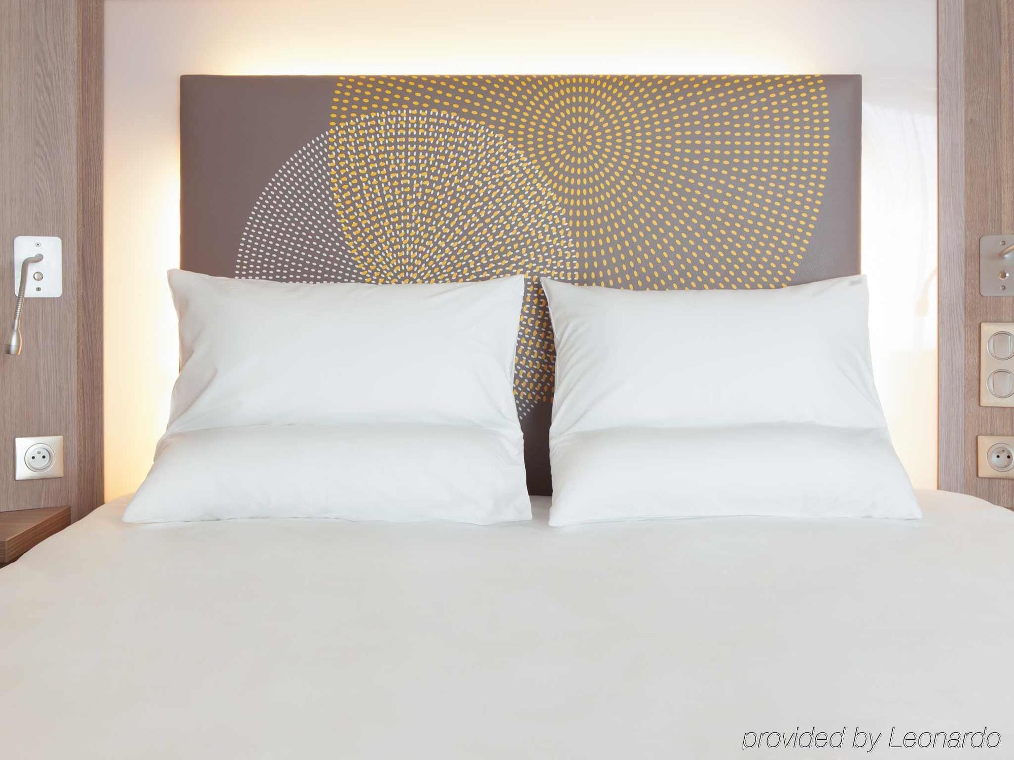 Novotel North York 3*