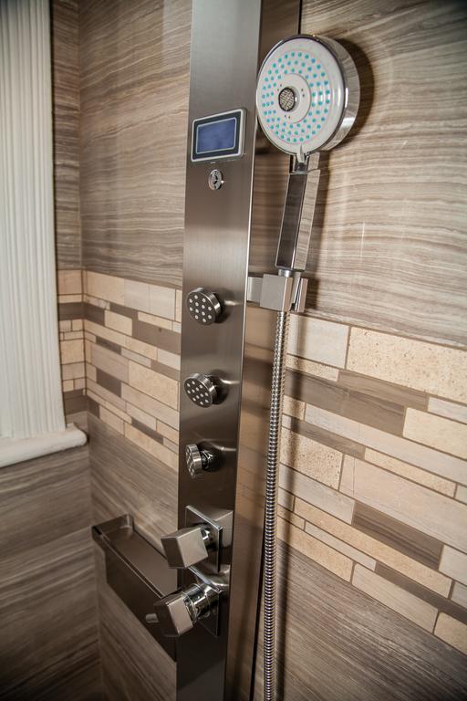 The Avalon Tourist Suites Guest house Toronto