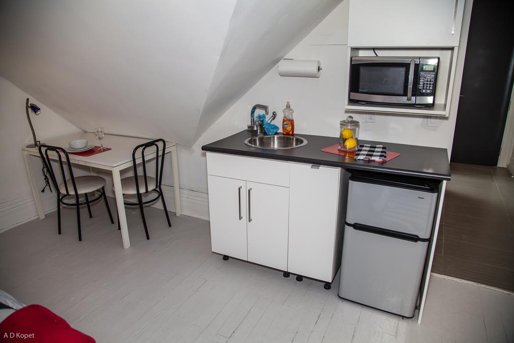 The Avalon Tourist Suites Guest house Toronto