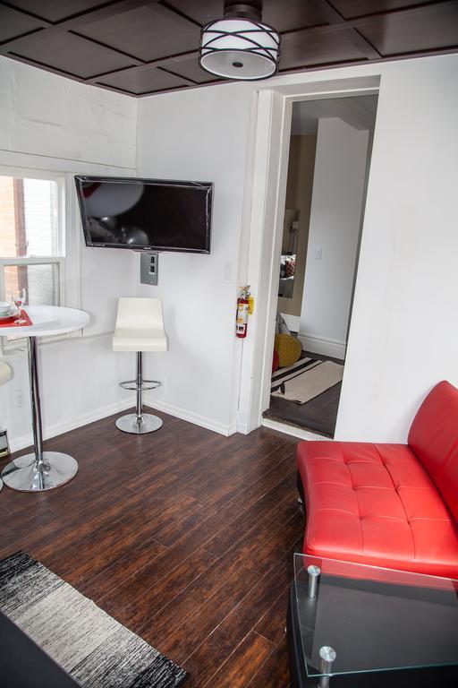 The Avalon Tourist Suites Guest house Toronto