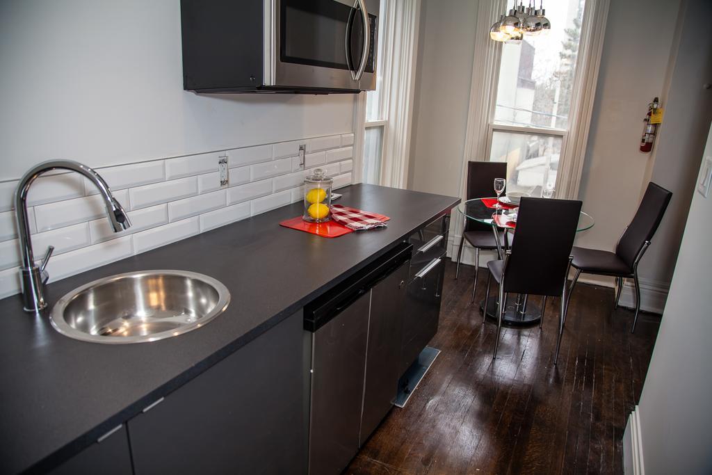 Guest house The Avalon Tourist Suites Toronto